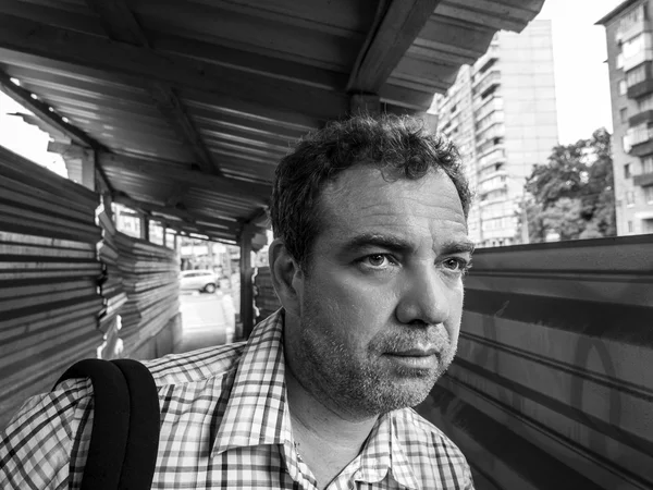 Mature man standing on the street — Stock Photo, Image