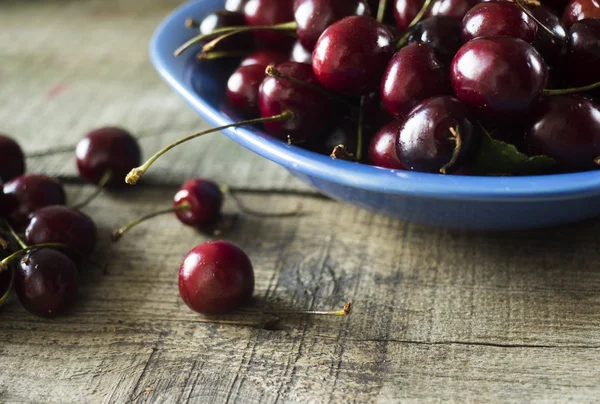 Fresh cherries — Stock Photo, Image