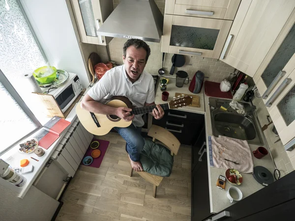 Hombre con gitar —  Fotos de Stock