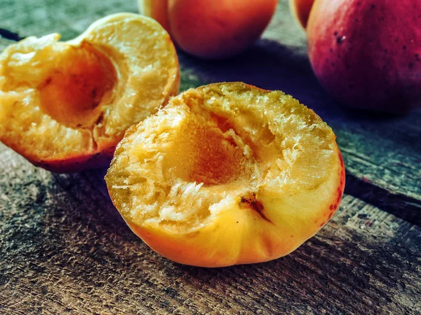 Albaricoques frescos de cosecha propia — Foto de Stock