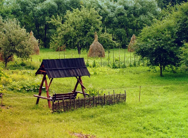 Drewniana huśtawka — Zdjęcie stockowe