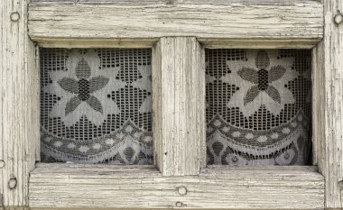 eski ahşap pencere
