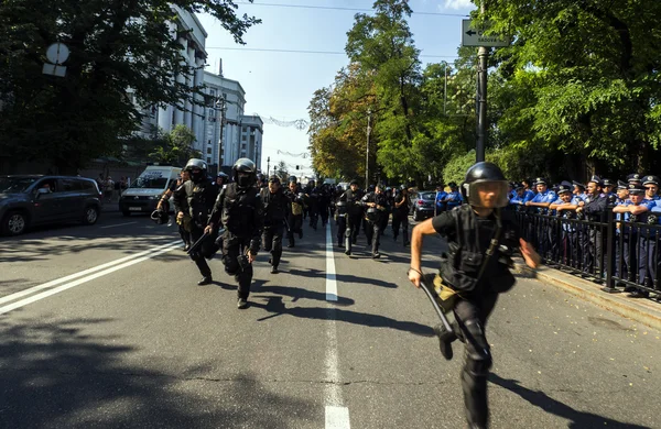 Przeciwnicy zmian do Konstytucji Ukrainy zderzenie z po — Zdjęcie stockowe