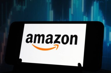 Almanya - 5 Ocak. 2026: Bu fotoğraf illüstrasyonunda Amazon.com, Inc. logosu bir monitörde gösteriliyor.