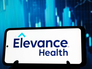 Almanya - 7 Ocak. 2026: Bu resimde, Elevance Health, Inc. logosu akıllı telefondan gösteriliyor.