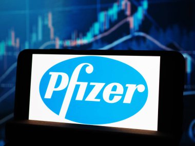 Almanya - 7 Ocak. 2026: Bu resimde, Pfizer, Inc. logosu akıllı telefondan gösteriliyor.