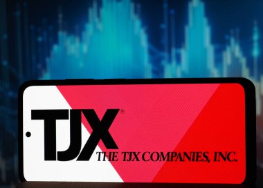 Almanya - 12 Ocak 2026: Bu fotoğraf illüstrasyonunda, TJX (TJX Şirketleri, Inc.) logosu akıllı telefondan gösteriliyor.