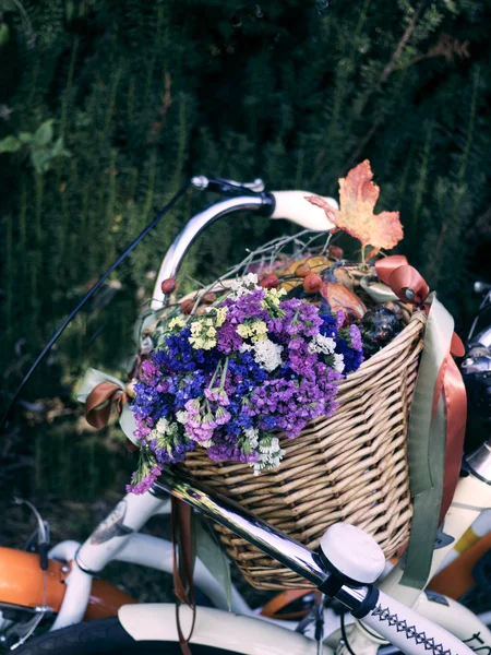 Basket with a bouquet — Stock Fotó