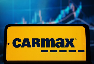 Almanya - 16 Ocak 2026: Bu fotoğraf illüstrasyonunda, CarMax, Inc. logosu akıllı telefondan sergilenmektedir.