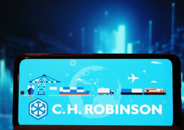 Almanya - 19 Ocak 2026: Bu fotoğraf illüstrasyonunda, C. H. Robinson Worldwide, Inc. logosu bir akıllı telefonda sergilenmektedir. EĞİTİM Kullanımı!