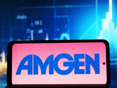 Almanya - 20 Ocak 2026: Bu fotoğraf illüstrasyonunda, Amgen, Inc. logosu akıllı telefonda sergileniyor.