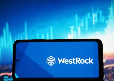 Almanya - 26 Ocak 2026: Bu fotoğraf illüstrasyonunda WestRock Şirketi logosu bir akıllı telefonda sergilenmektedir..