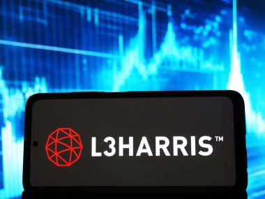 Almanya - 26 Ocak 2026: Bu fotoğraf illüstrasyonunda, L3Harris Technologies, Inc. logosu akıllı telefondan sergilenmektedir.
