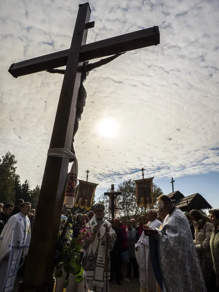 Ukrainian believers celebrate Protection of the Holy Virgin in t — Stock Photo, Image