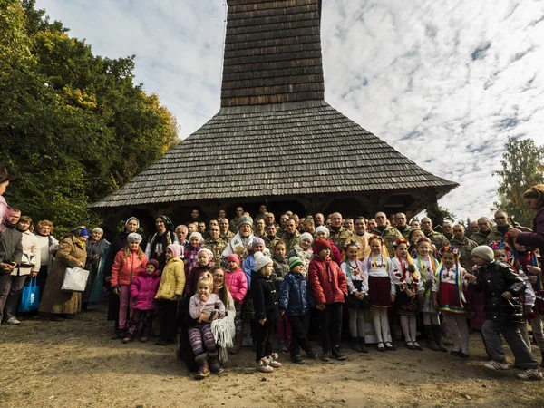 Ukrainian believers celebrate Protection of the Holy Virgin in t — Stock Photo, Image