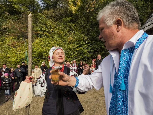 Ukrainian believers celebrate Protection of the Holy Virgin in t — Stock fotografie