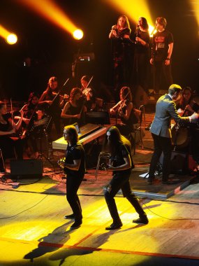 Kraliçe sonsuza kadar. Hardy orkestra ve Victor Romanchenko Kiev