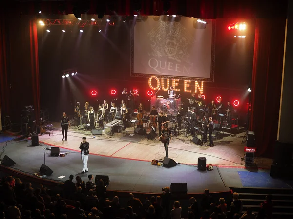 Queen Forever. Hardy orkest en Victor Romanchenko in Kiev — Stockfoto