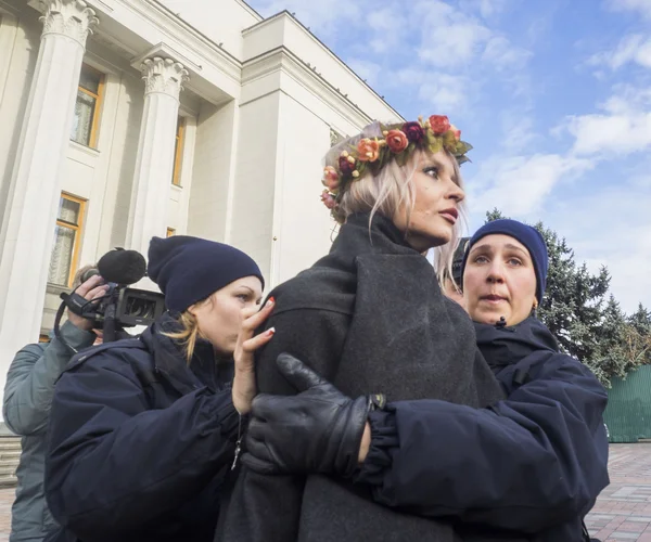 Топлес-протест FEMEN Stop Homophobia ! — стоковое фото