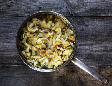 İçinde domuz yağı kızarmış patates