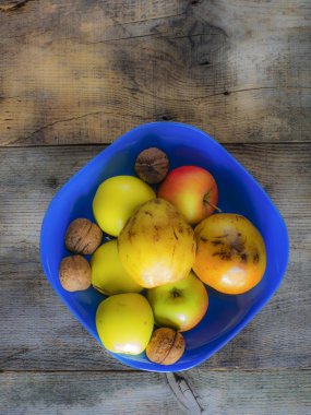 Ceviz, elma ve armut 