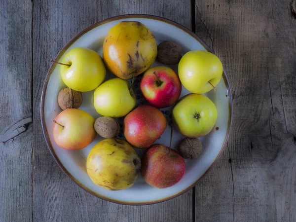 Orzechy, jabłka i gruszki — Zdjęcie stockowe