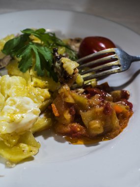 patates ve peynir ile et güveç