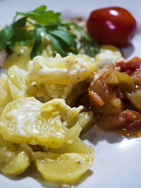 Meat stew with potatoes and cheese — Stock Photo, Image