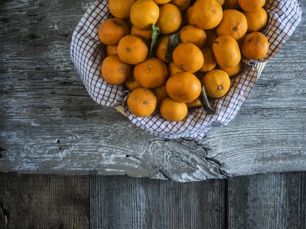 Органические спелые мандарины — стоковое фото