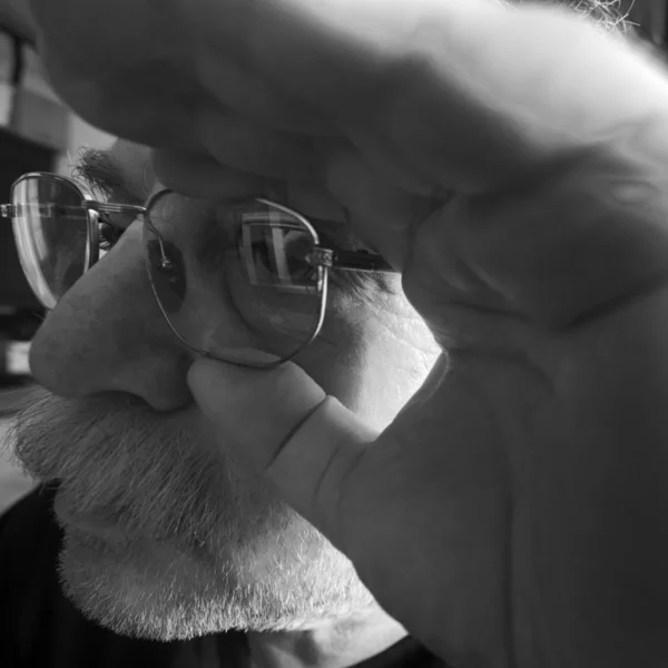 Pria dewasa dengan kacamata — Stok Foto