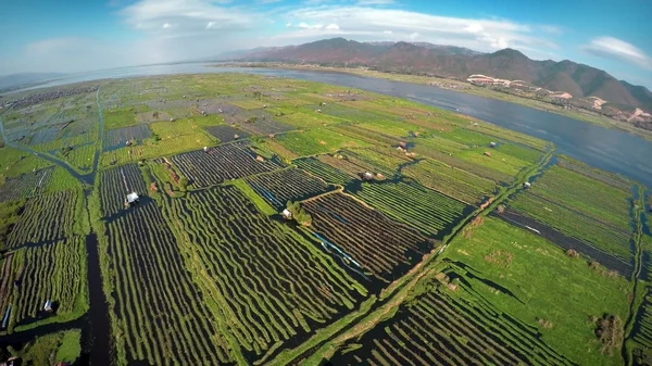 Letecký snímek plovoucí zahrady na Inle Lake — Stock fotografie