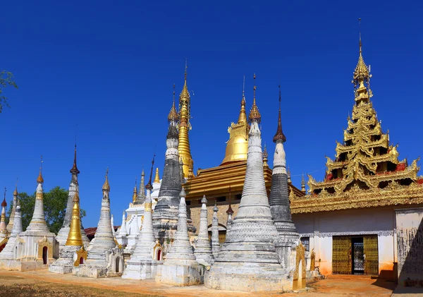 Complexe du temple Shwe Inn Thein Paya au Myanmar — Photo