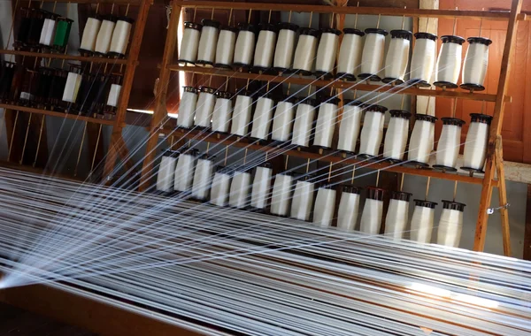 Silk thread on weaving tool — Stock Photo, Image