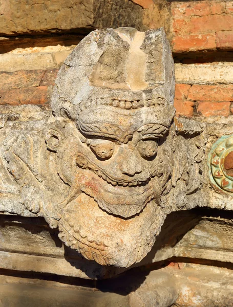 在缅甸蒲甘，墙上的石头脸 — 图库照片