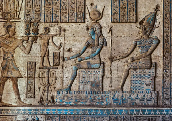Esculturas Hieroglíficas Nas Paredes Exteriores Antigo Templo Egípcio — Fotografia de Stock
