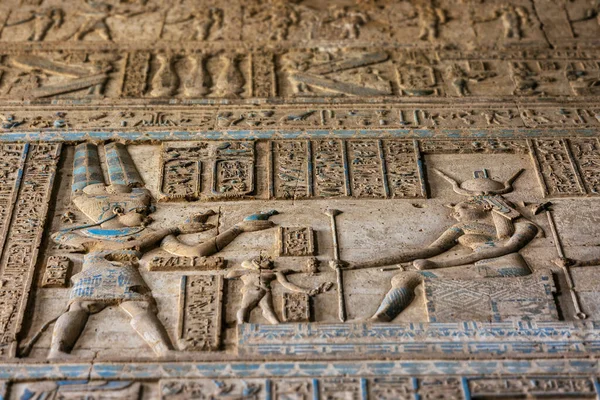 Hieroglyphic Snijwerk Buitenmuren Van Een Oude Egyptische Tempel — Stockfoto