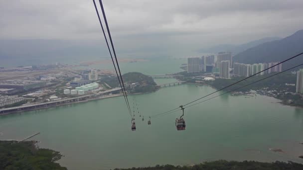 中国香港 2016年2月9日 昂坪360缆车在香港大屿山 缆车呼叫山路4K — 图库视频影像