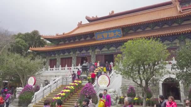 Hongkong China Februar 2016 Touristen Spazieren Hof Des Klosters Lin — Stockvideo