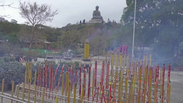 中国香港 2016年2月9日 中国大屿山宝莲寺及大佛像中的巨大香喷喷 — 图库视频影像