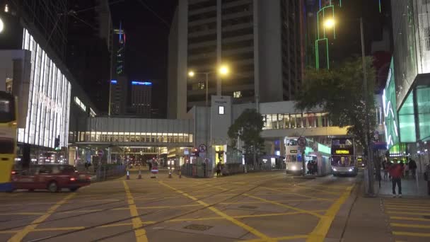 中国香港 2016年2月8日 香港的夜间街道 行驶双层巴士 — 图库视频影像