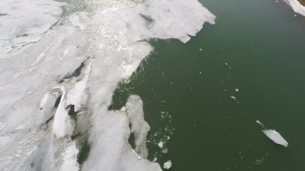 Тріснутий Лід Плаває Річці Весняний Час Вид Повітря — стокове відео