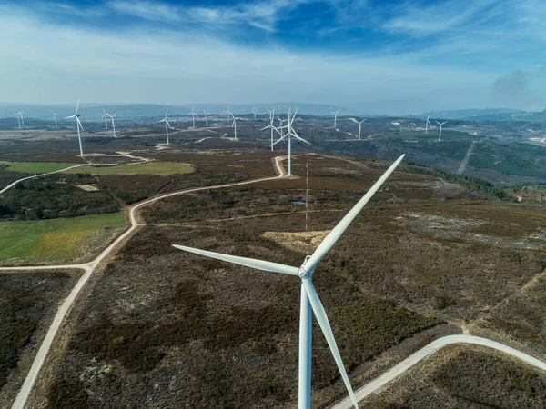 Luchtfoto Van Veel Windmolens Windturbines Windmolenpark Rotatie Elektriciteit Wekken — Stockfoto