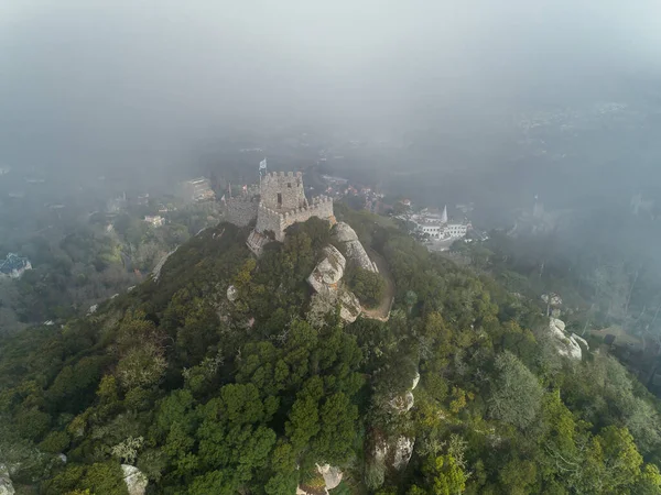 Letecký Pohled Castelo Dos Mouros Nebo Maurský Hrad Mlze Sintra — Stock fotografie