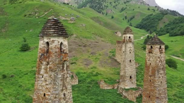 Vue Aérienne Autour Complexe Tours Médiévales Dans Les Montagnes Ingouchie — Video