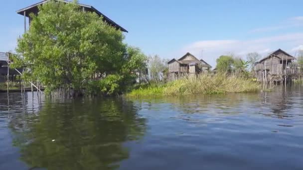 Rustig Gelegen Huizen Het Dorp Aan Het Beroemde Inle Lake — Stockvideo