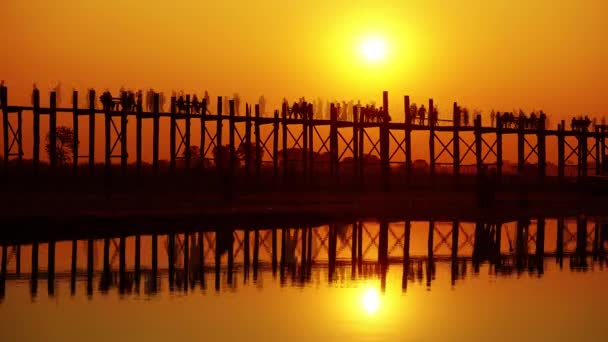 Famosa Ponte Teca Bein Pôr Sol Lago Taungthaman Mandalay Mianmar — Vídeo de Stock