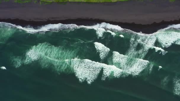 Bovenaanzicht Vanuit Lucht Khalaktyrsky Strand Met Zwart Zand Kamchatka Schiereiland — Stockvideo