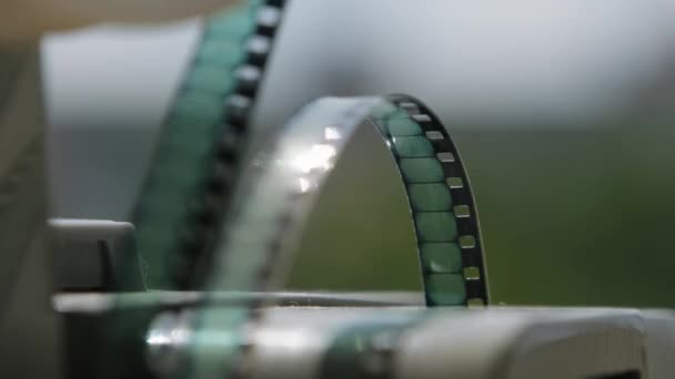Zbliżenie Starego Filmu 8Mm Działającym Projektorze — Wideo stockowe