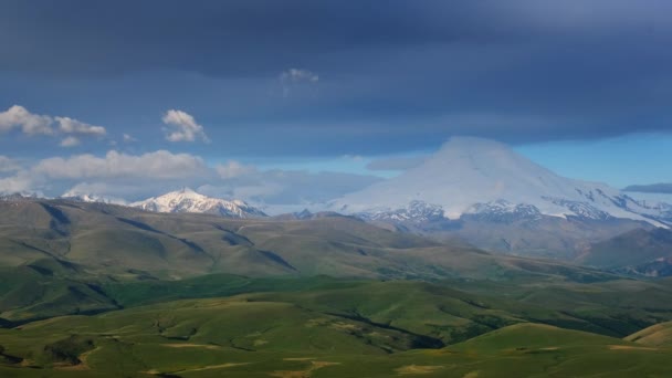 Bela Vista Monte Elbrus Nuvens Montanhas Norte Cáucaso Planalto Bermamyt — Vídeo de Stock