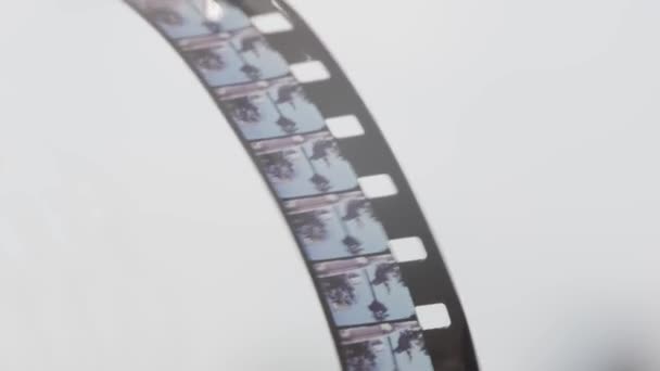 Detailní Záběr Starého 8Mm Filmu Pracovním Projektoru — Stock video